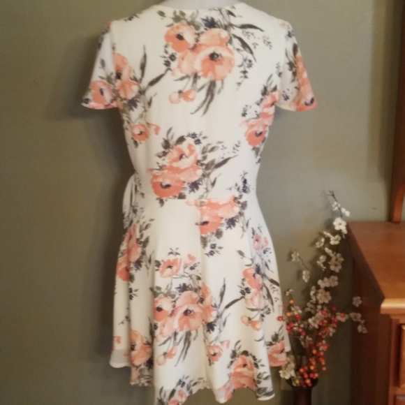 Abercrombie & Fitch mini wrap dress - Picture 6 of 8